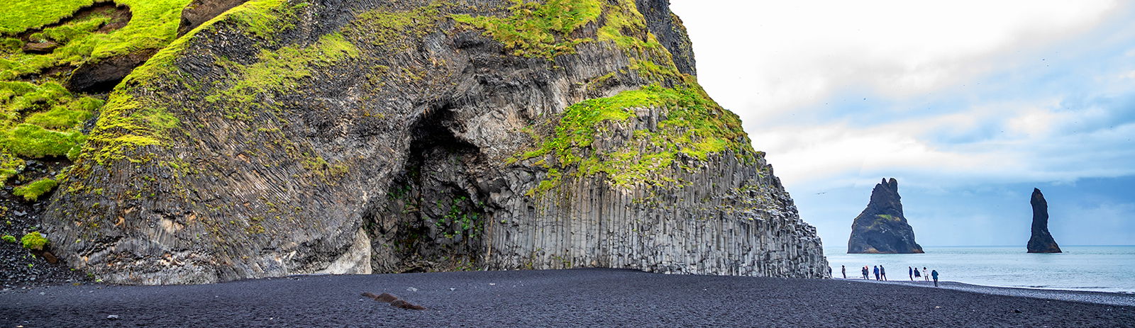 Jiangnan Vistas: A Symphony of Scenery and Stories